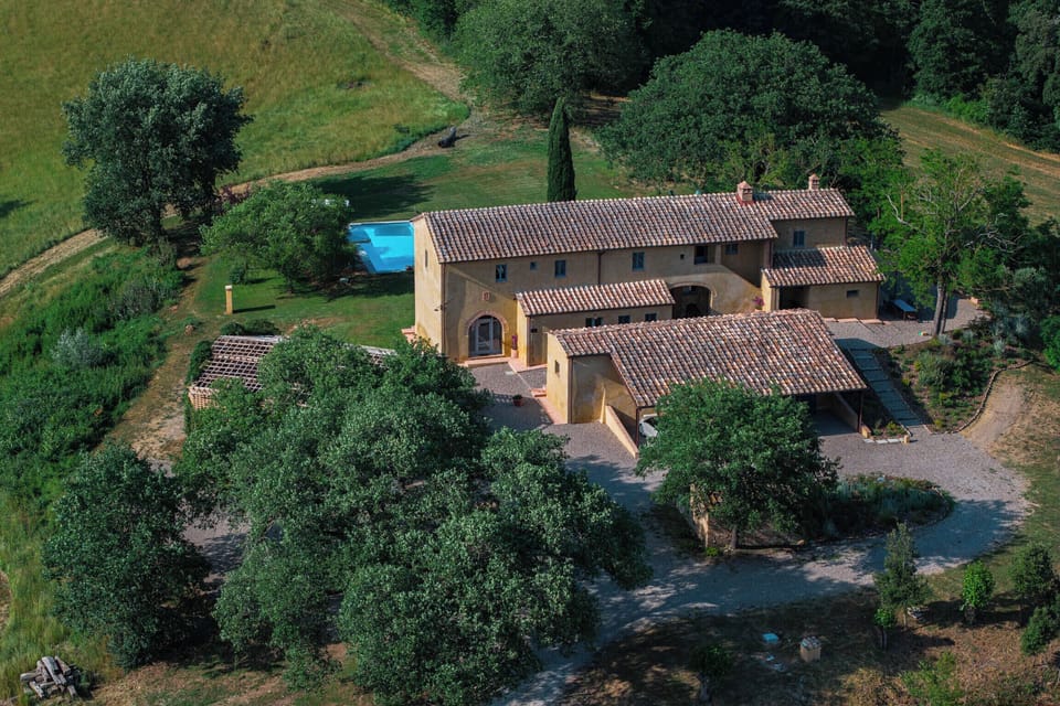 Your private retreat in the Tuscan hills — surrounded by silence and light.
