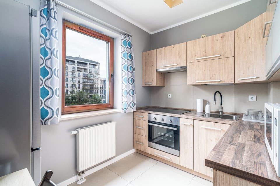 City Studio Suite | Private kitchen | Fridge, microwave, oven, stovetop