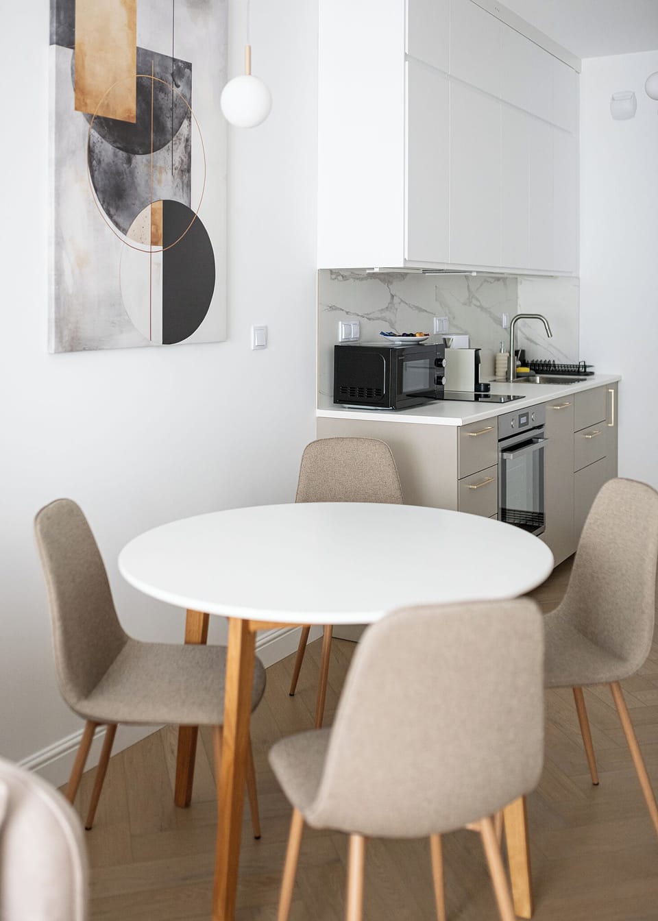 City Apartment, Balcony | In-room dining
