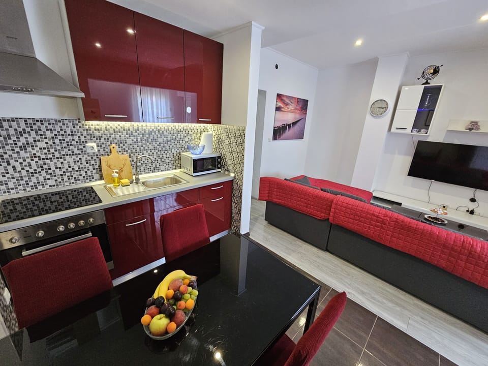 Apartment | Private kitchen | Fridge, microwave, oven, stovetop
