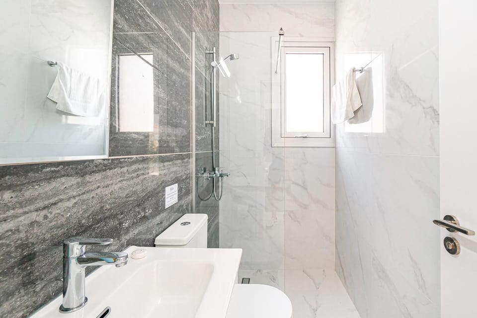 En-suite walk-in shower