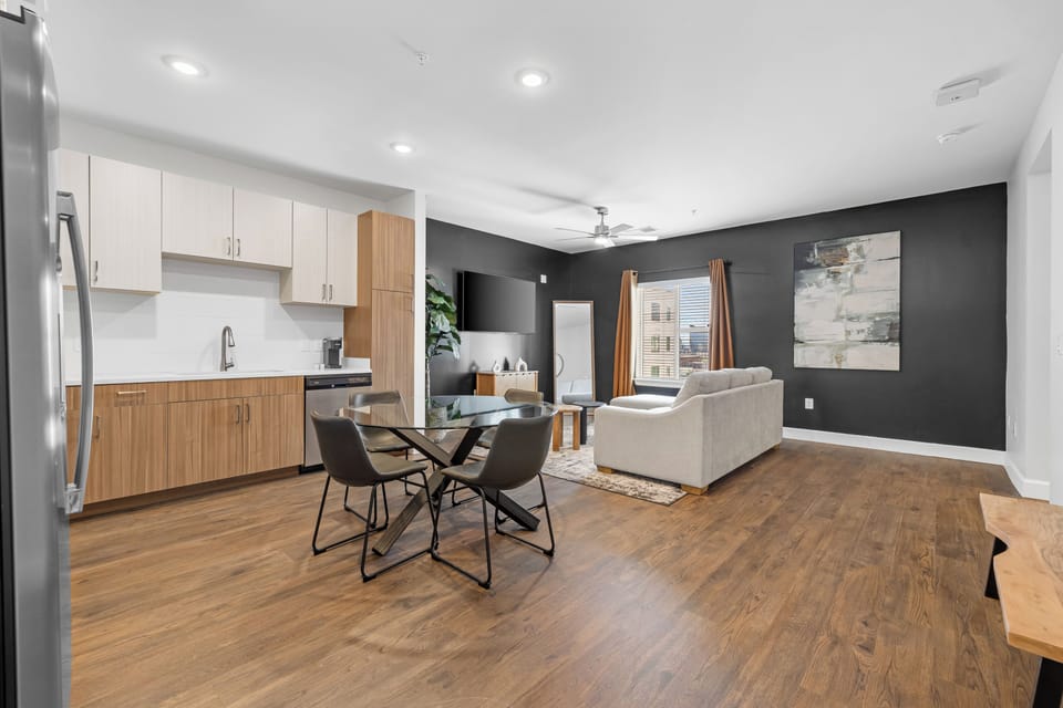 Luxury Apartment, City View | Living area