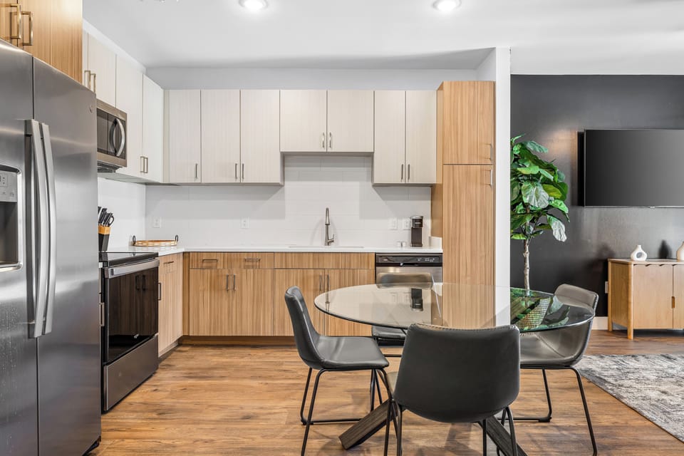 Luxury Apartment, City View | Private kitchen | Toaster