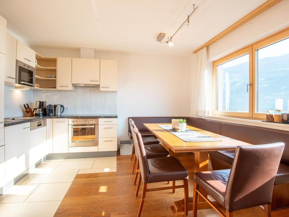 Apartment | Dining