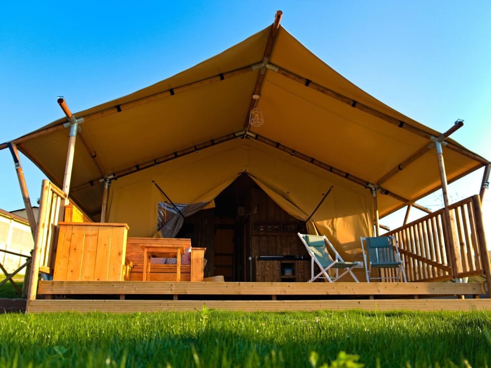 Tent | Exterior