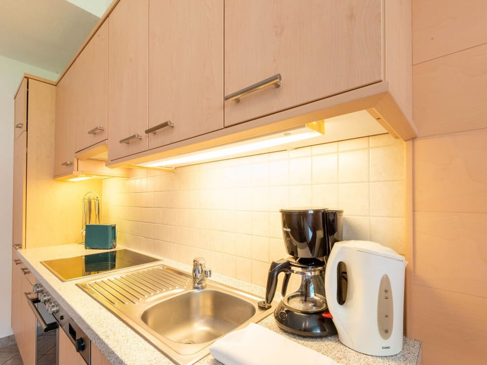 House | Private kitchen | Electric kettle, highchair