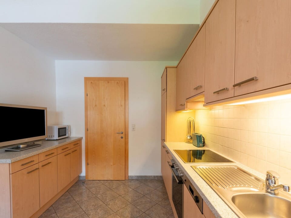 House | Private kitchen | Electric kettle, highchair