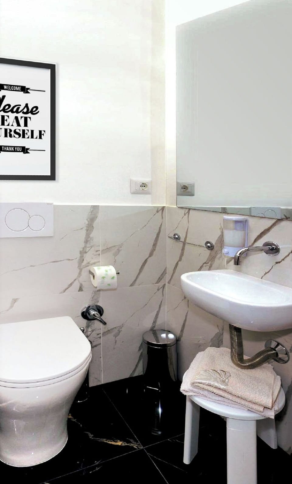 Deluxe Double Room, Courtyard View | Bathroom | Hair dryer, slippers, towels, soap