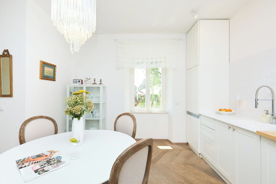 Kitchen / Dining area