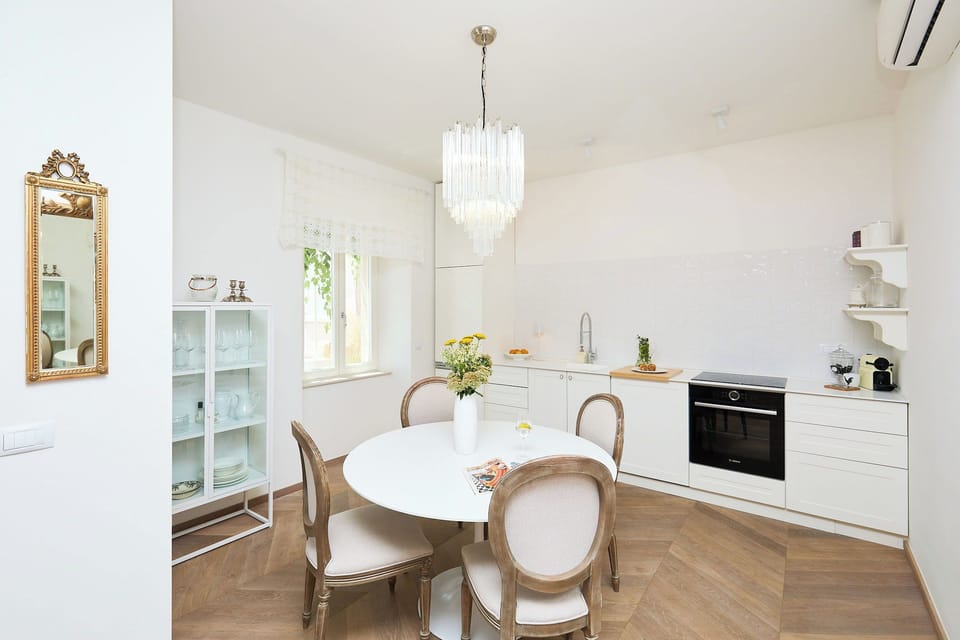 Dining area / kitchen