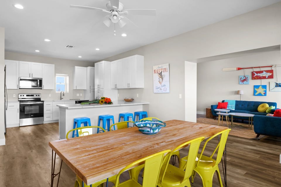 Kitchen/Dining Area