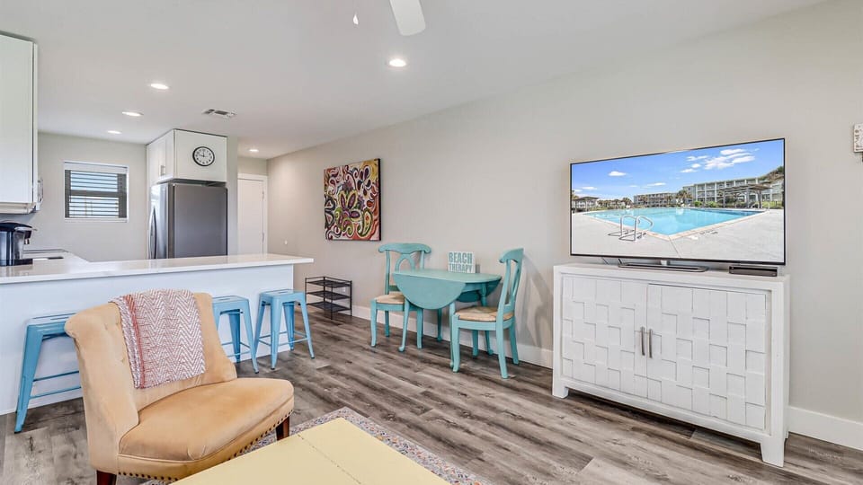 Living/Dining Area