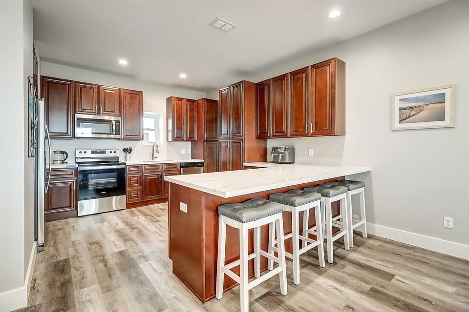 Kitchen and counter seating