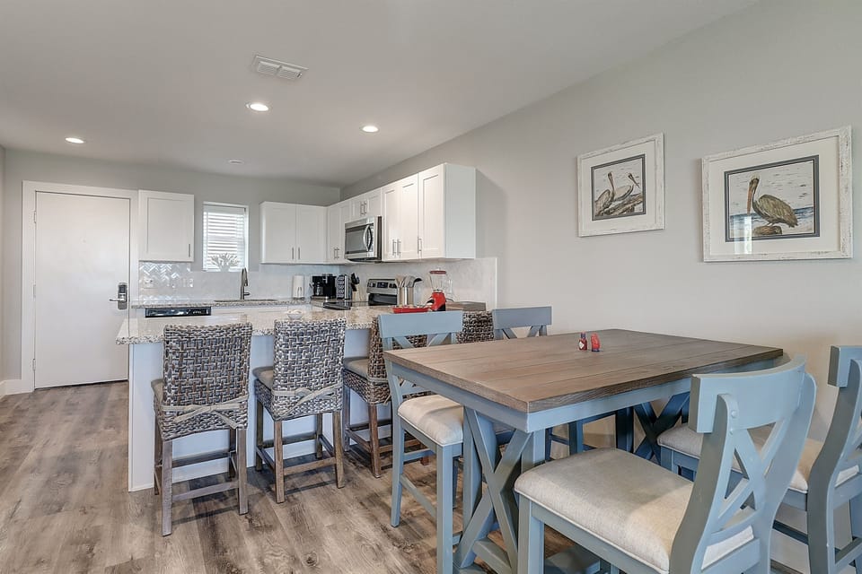 Dining Area & Counter Seating