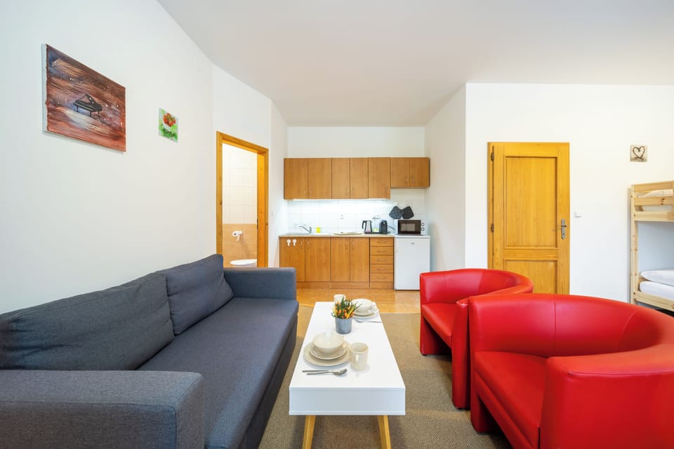 Comfort Suite | Desk, laptop workspace, free WiFi