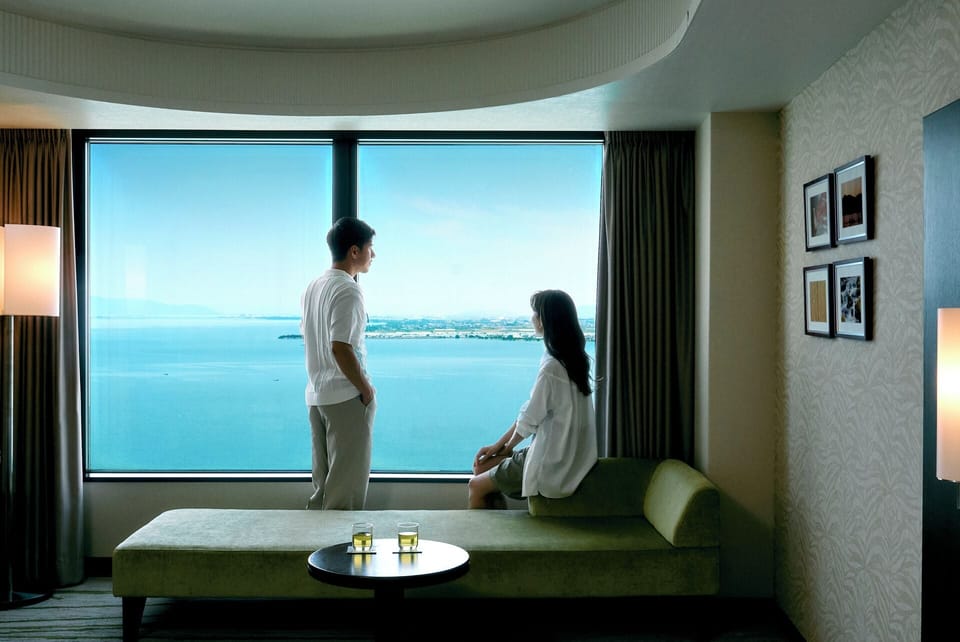 Premium bedding, in-room safe, desk, laptop workspace