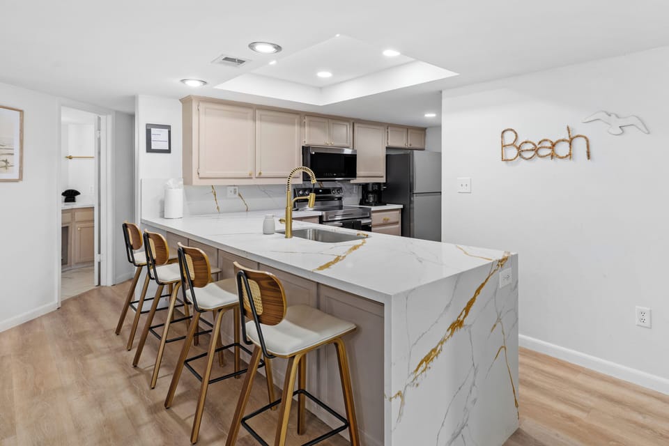 Fully stocked Modern kitchen