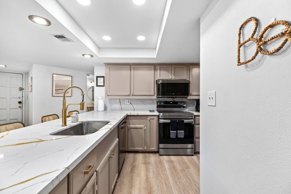 Fully stocked Modern kitchen