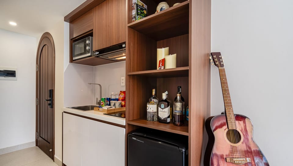 Free minibar, desk, laptop workspace, blackout drapes