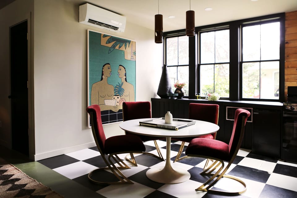 Grand Studio Suite | Dining room