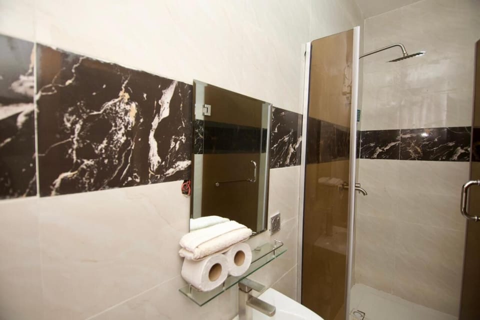 Basic Room | Bathroom