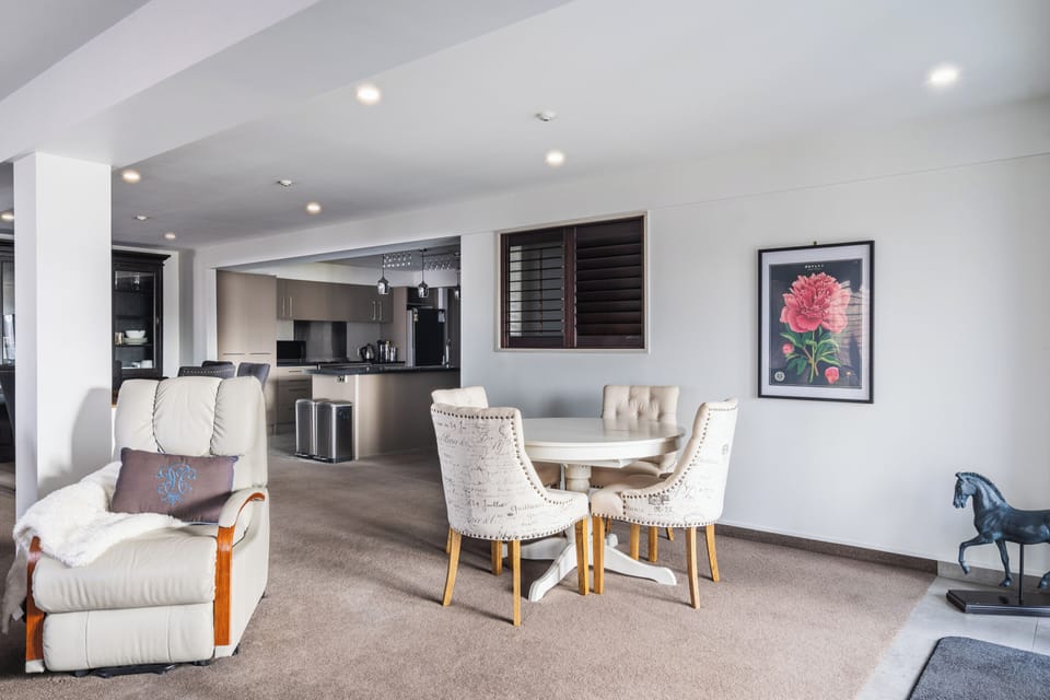 Deluxe Apartment, City View | Living area | 45-inch Smart TV with digital channels