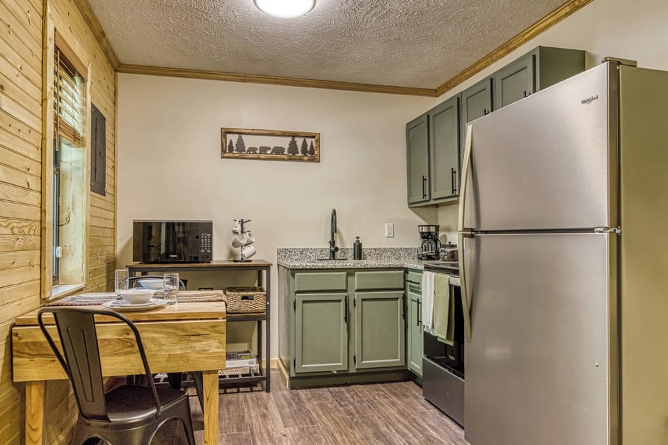Kitchen area with full sized appliances!