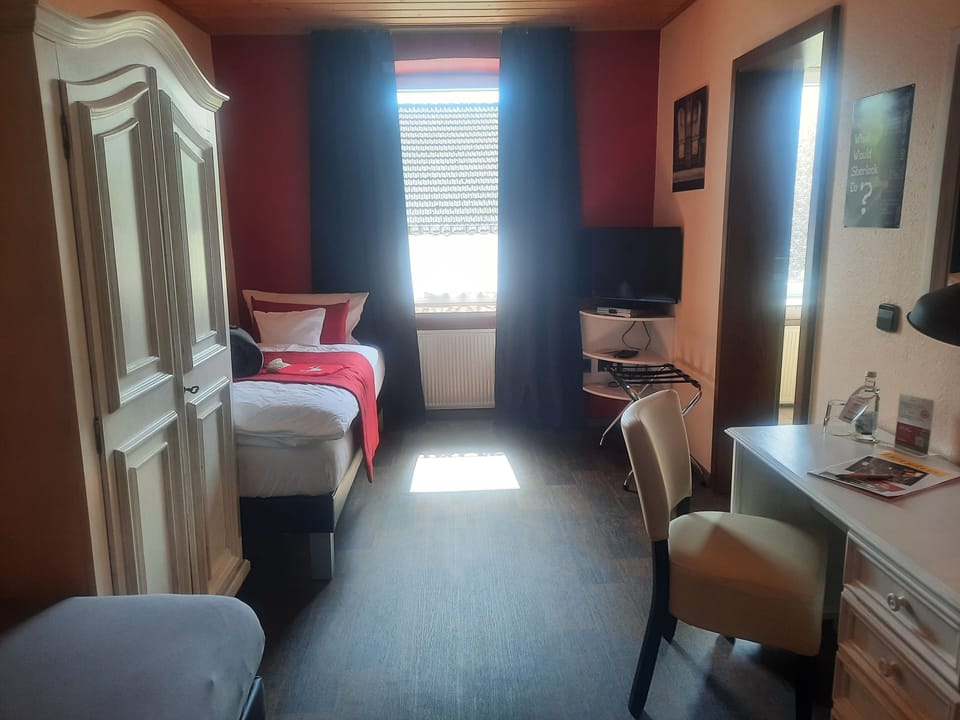 Twin Room | Individually decorated, desk, laptop workspace, iron/ironing board
