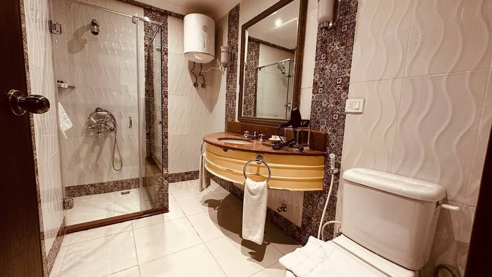 Royal Suite, Desert View | Bathroom | Shower, hair dryer, towels, soap