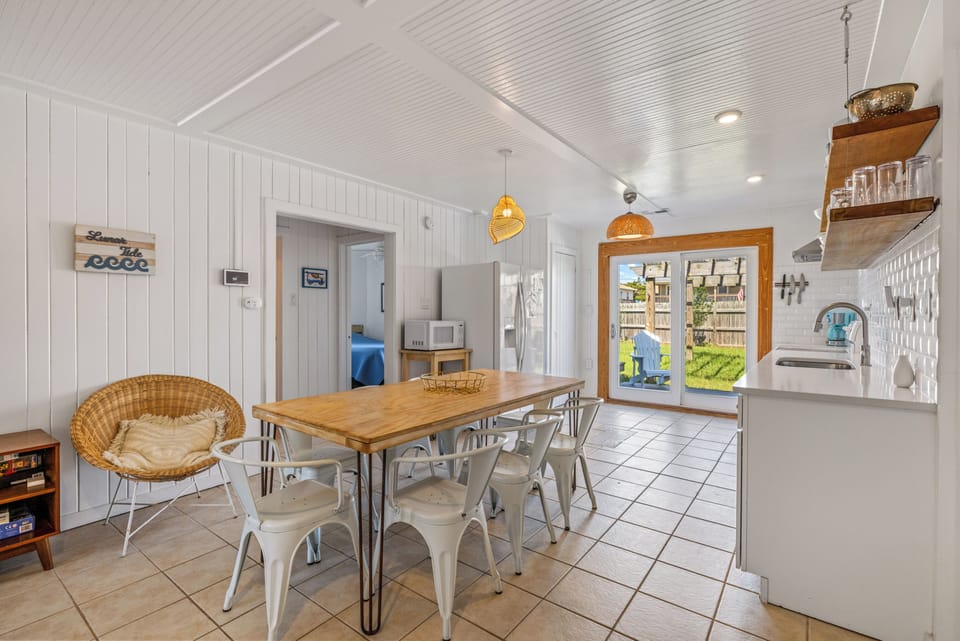 KDH187: Lunar Tide | Dining and Kitchen Area - Seating for 8