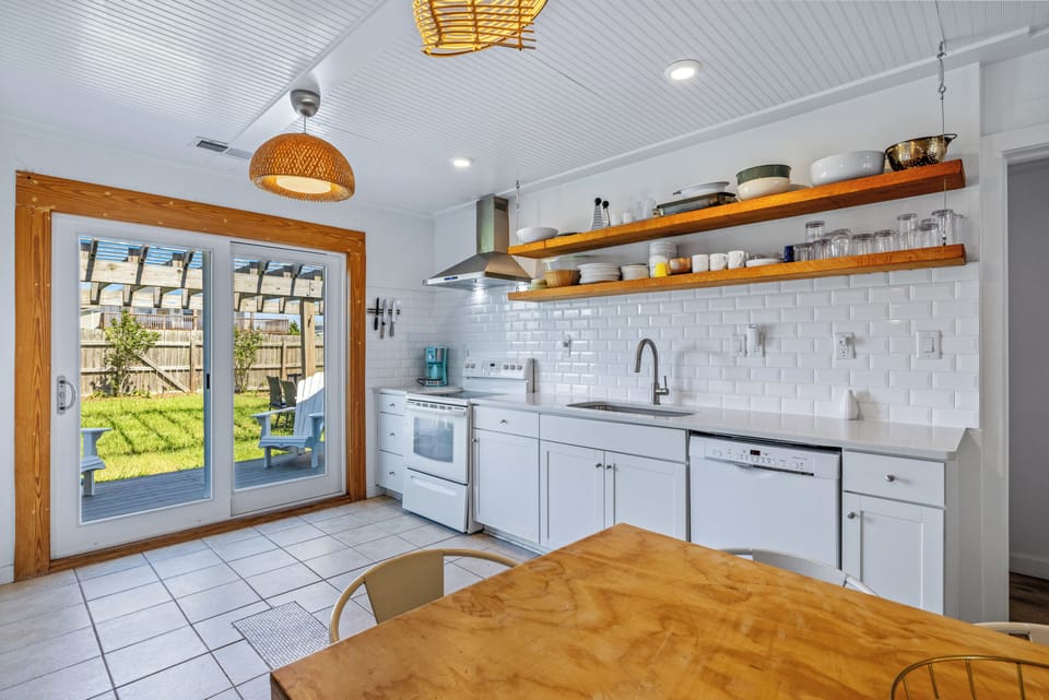 KDH187: Lunar Tide | Dining and Kitchen Area - Seating for 8