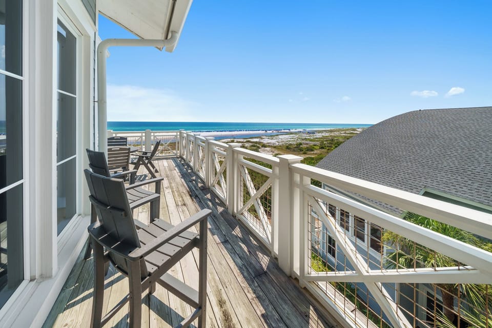 Paradise Loft | Main Exterior Deck