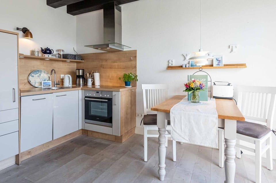 Ananda, App. 13 - Gemütliche 2-zimmer Og-ferienwohnung auf ca. 45 m² Wohnfläche, für 2 Personen Apartment in Wenningstedt-Braderup