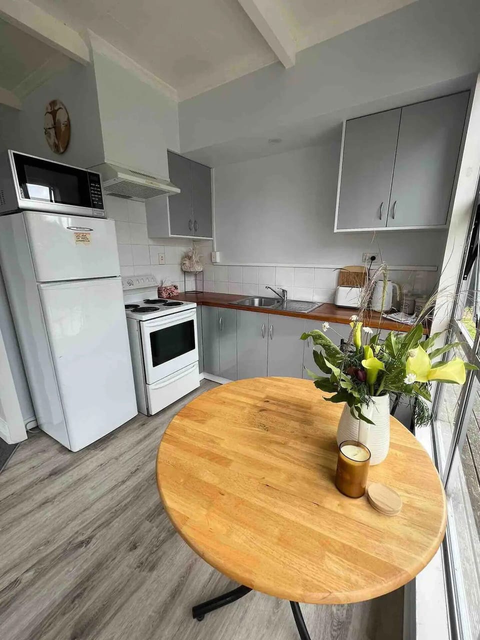 Kitchen & Dining 