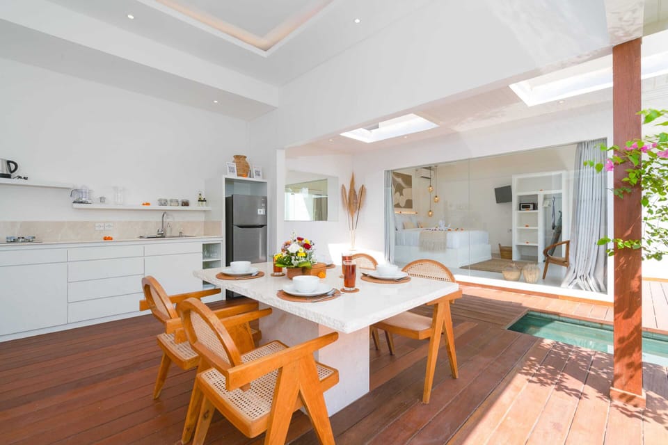 Basic Villa | Dining