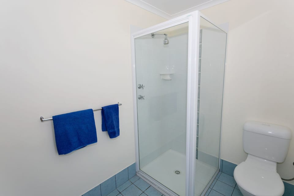 1 Bedroom Executive Bathroom HirRes