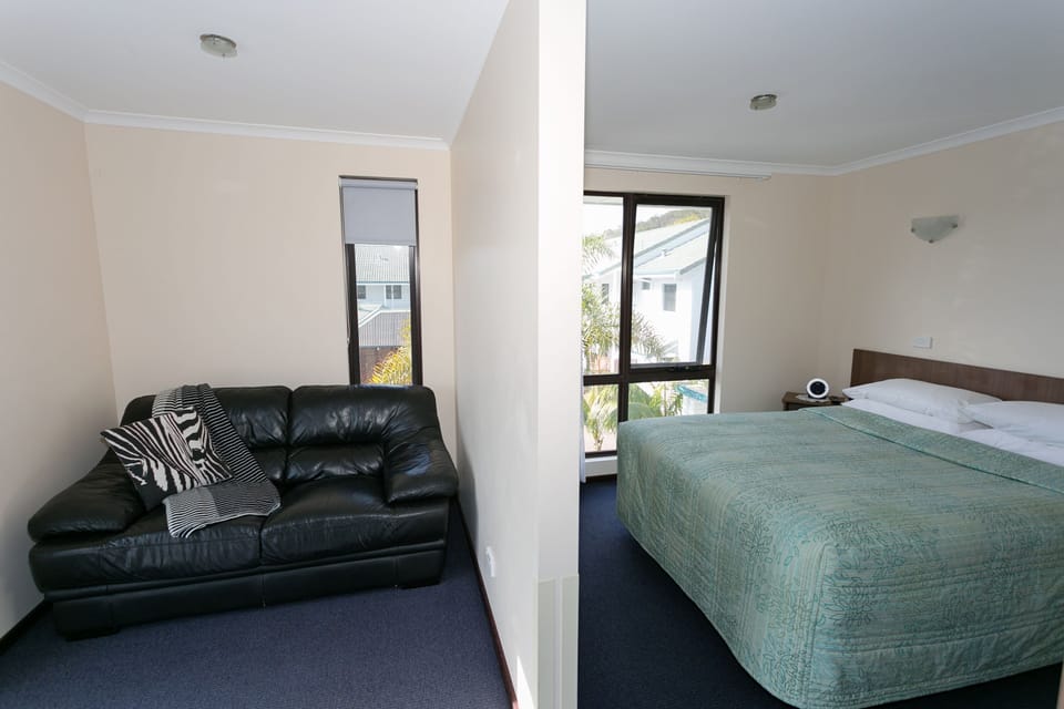 1 Bedroom Executive Lounge and Bedroom HirRes