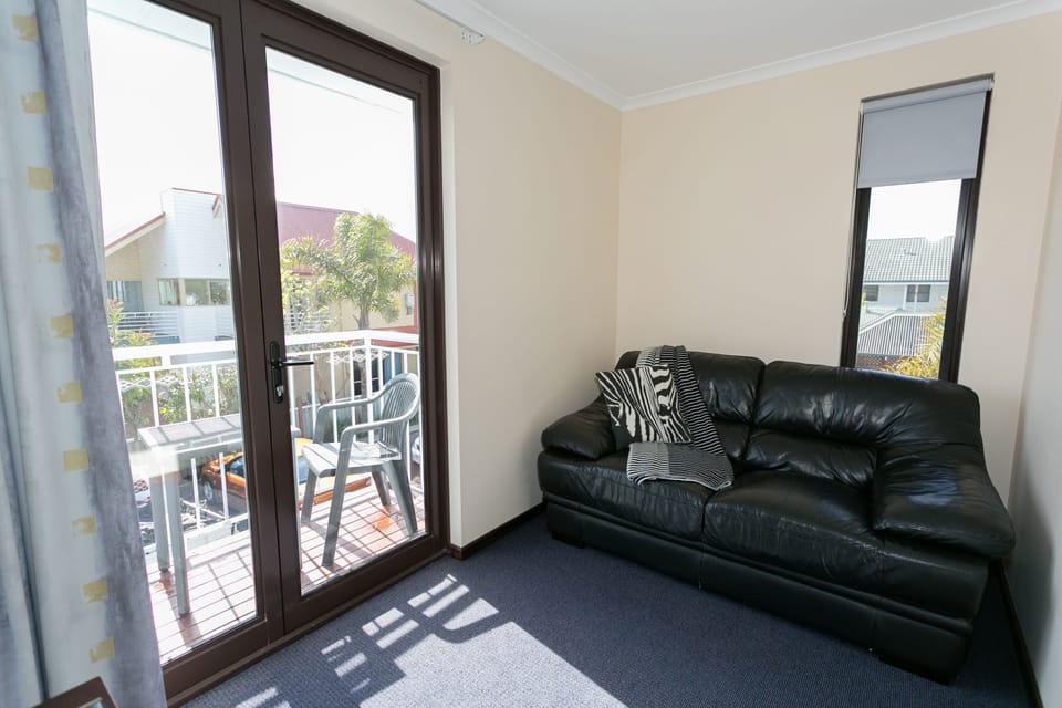1 Bedroom Executive Lounge and Balcony HirRes