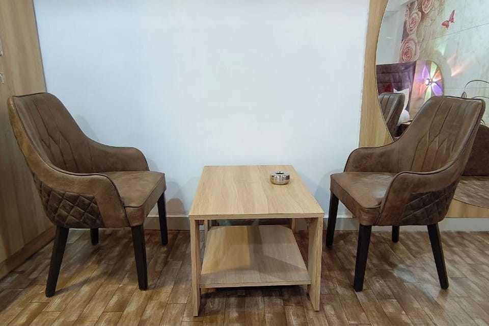 Suite | Desk, free WiFi
