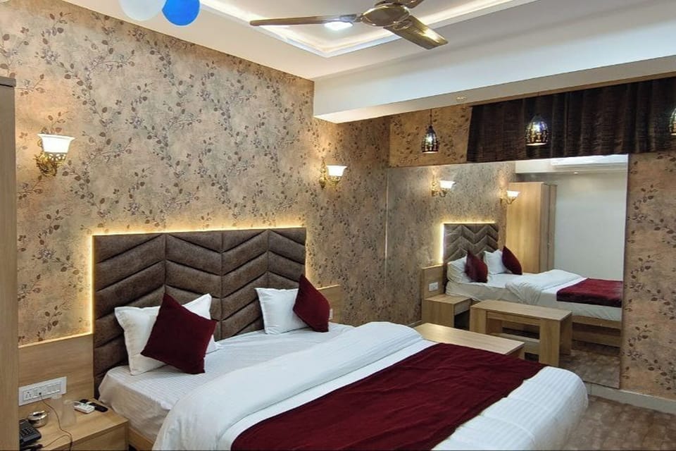 Suite | Desk, free WiFi