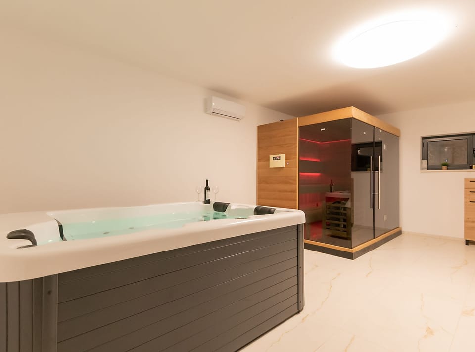 Villa (Six Bedroom Villa with Private Pool) | Sauna
