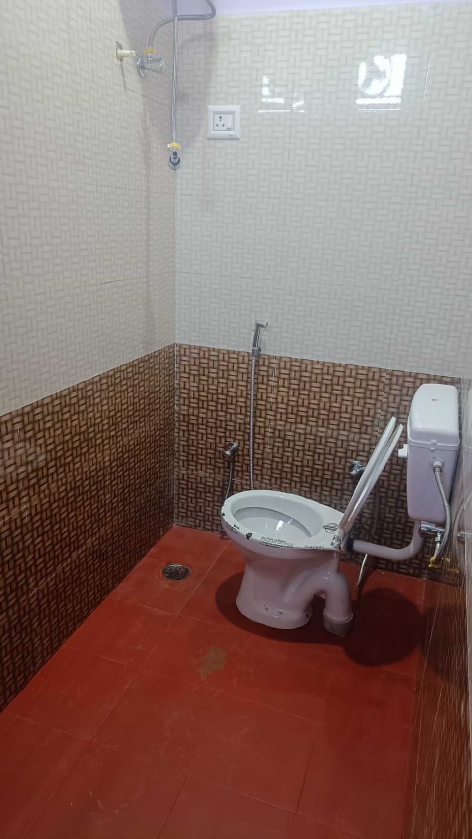 Standard Room, Garden View | Bathroom | Shower, free toiletries, towels, soap