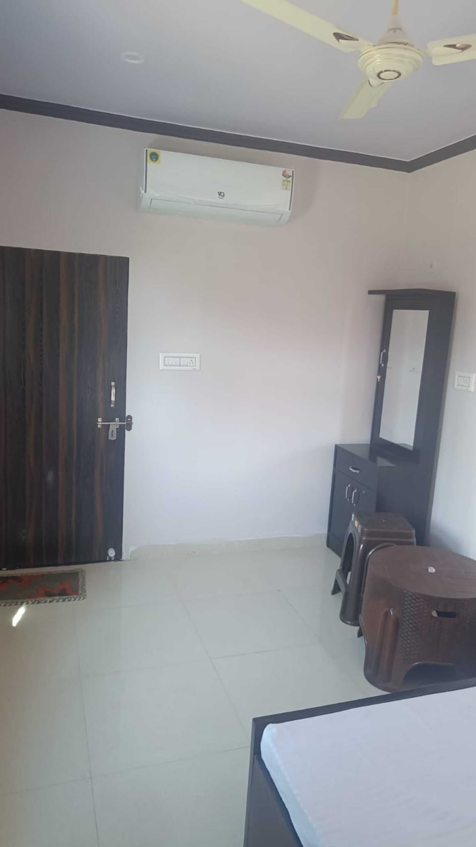 Standard Room, Garden View | In-room safe, desk, laptop workspace