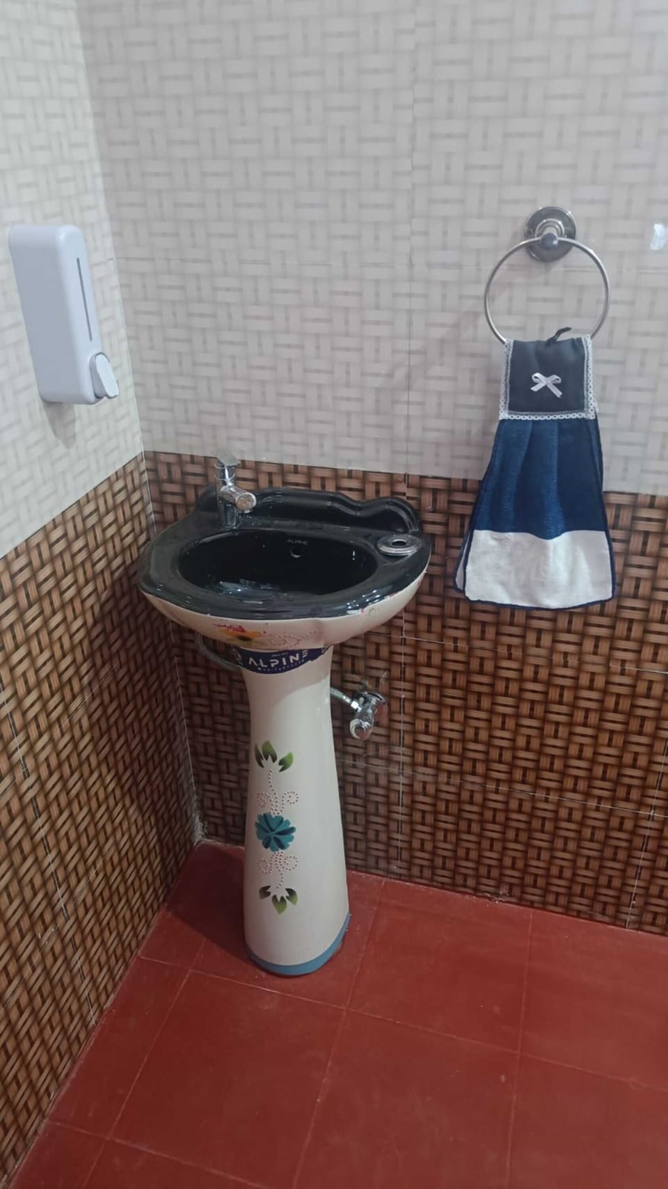 Standard Room, Garden View | Bathroom | Shower, free toiletries, towels, soap