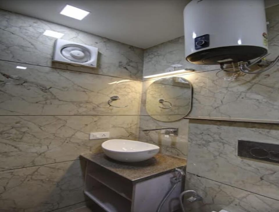 Classic Room | Bathroom