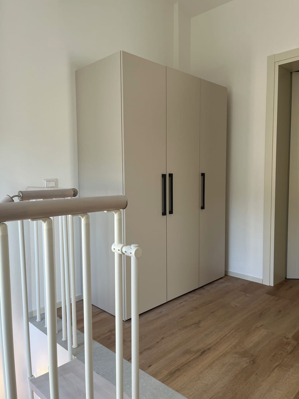 Deluxe Suite, Hill View | Living area | TV