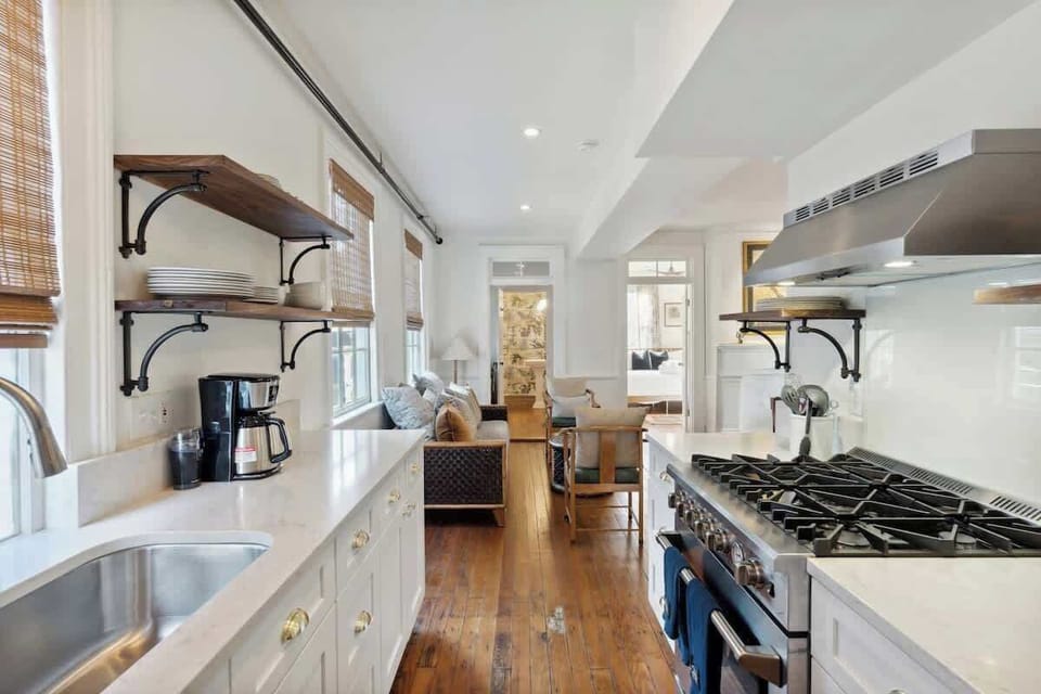 Fully equipped kitchen with everything you need to cook a meal 