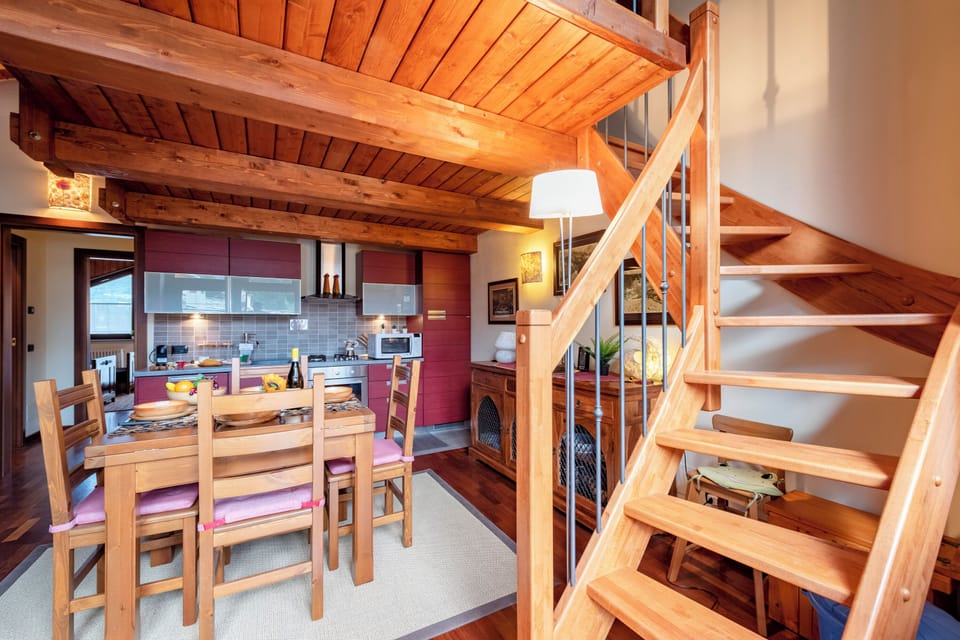 Luxury Apartment, Multiple Bedrooms (La Casa di Camus) | Dining