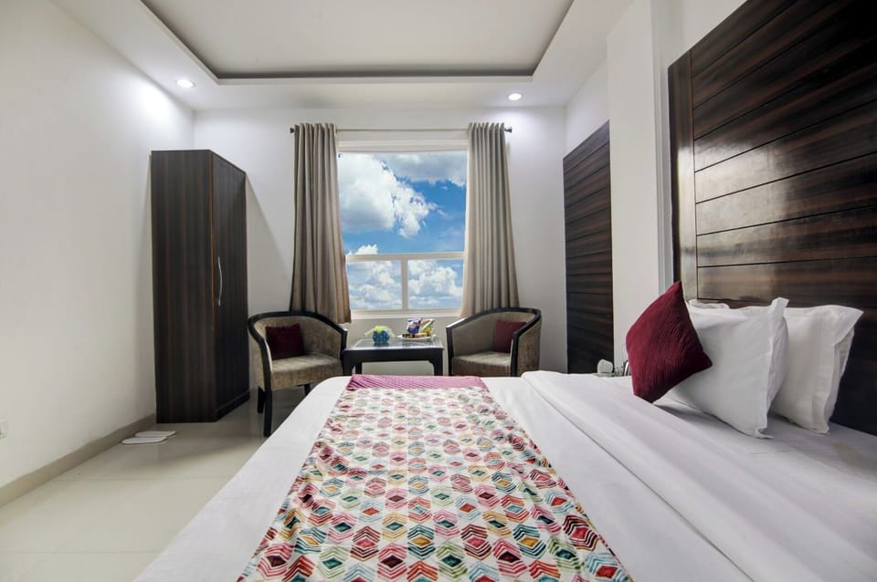 Superior Room, City View | In-room safe, laptop workspace, blackout drapes, soundproofing