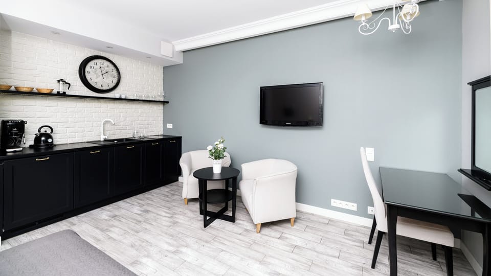 Apartment | Living area | 42-inch Smart TV with digital channels